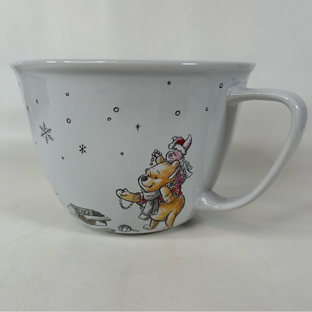 ZB Disney Winnie Pooh Ceramic Batter Mixing 2 Qt Bowl Tigger Eeyore Christmas